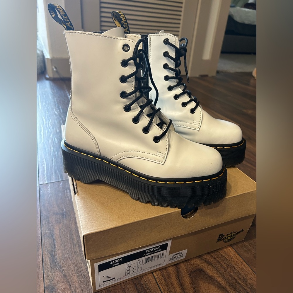 Dr. Marten Jadon Boot Smooth Leather Platforms